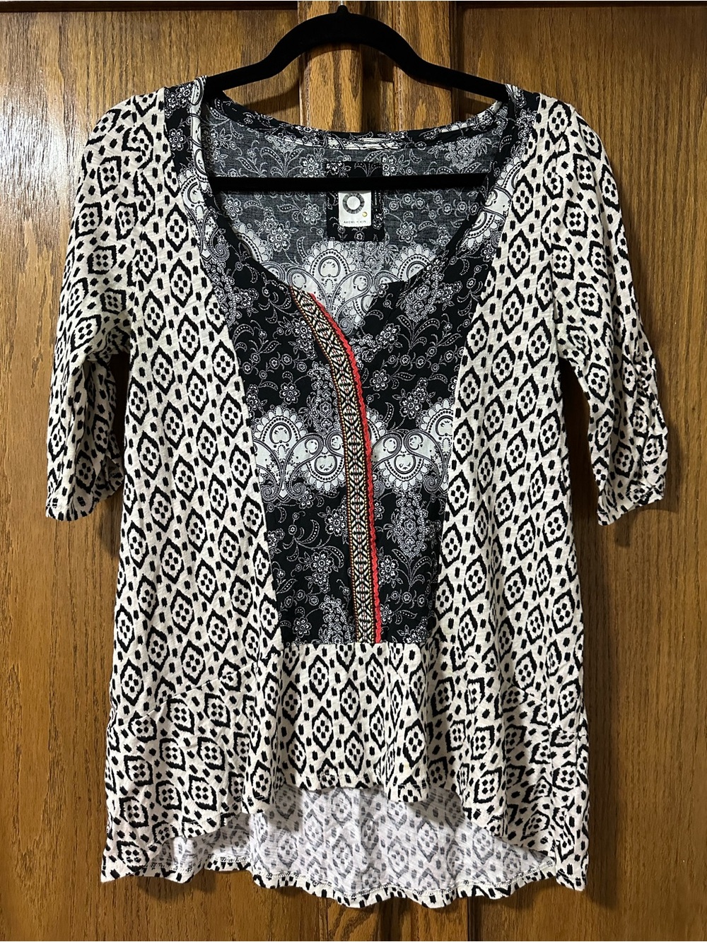 Anthropologie Akemi + Kin Ikat Paisley Floral
Split Neck Top Size S Bohemian